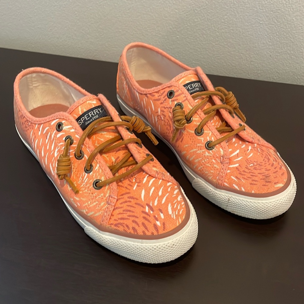 Sperry Top-Sider Women's Seacoast Fish Circle Fashion Sneaker‎ - Size 7